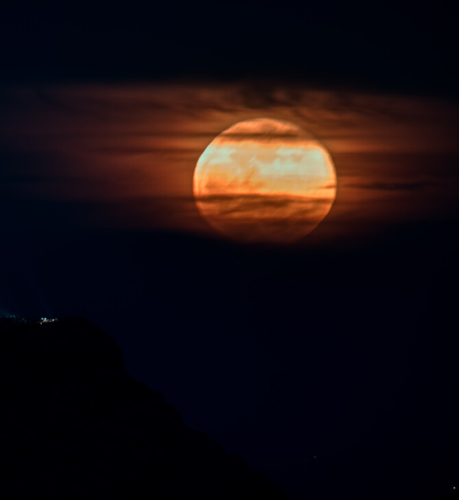 Ροζ Πανσέληνος: Απόψε το πρώτο φεγγάρι της άνοιξης - Πότε θα είναι έντονα φωτεινό