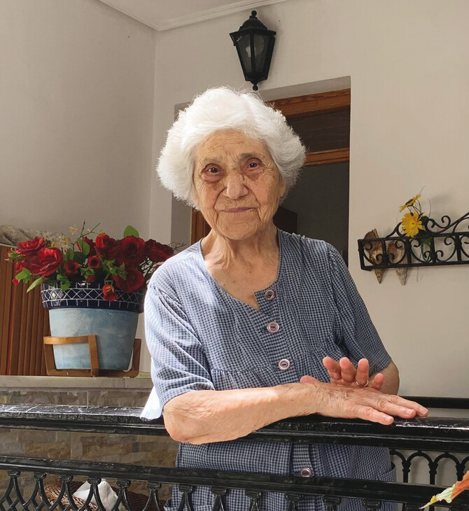 Στους Φούρνους, οι αιωνόβιες γιαγιάδες μαγειρεύουν τη συνταγή της μακροζωίας
