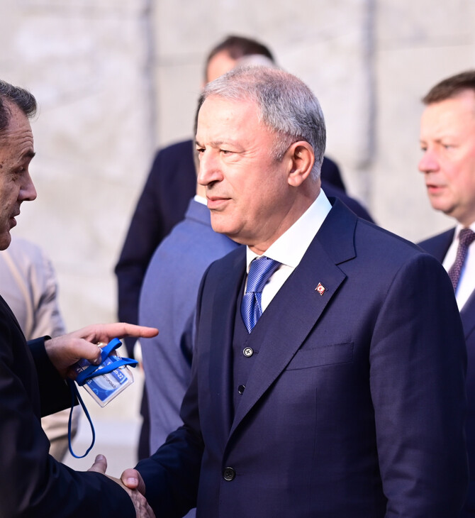 Χουλουσί Ακάρ