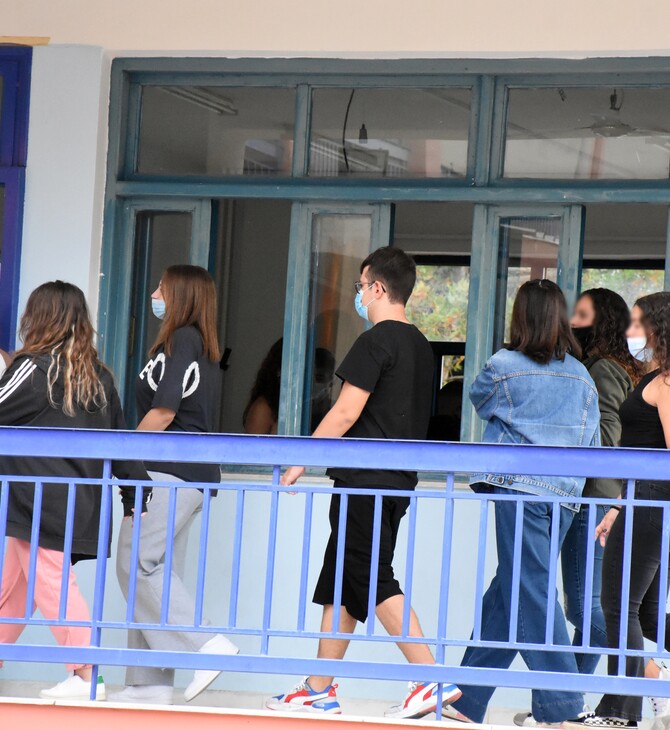Υπουργείο Παιδείας: Δεν προσμετρώνται οι απουσίες έως πέντε ημέρες λόγω κορωνοϊού