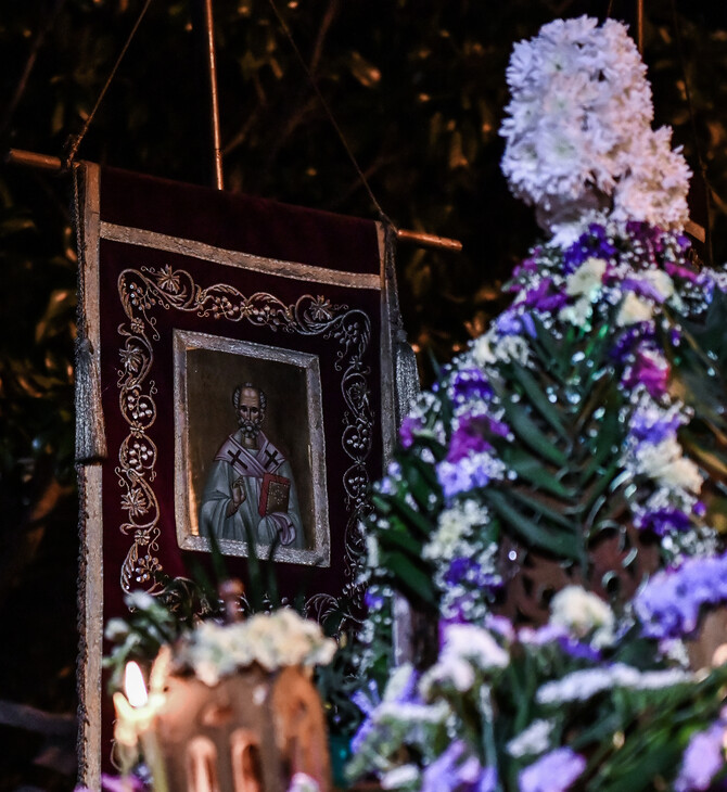 Μεθυσμένος οδηγός έπεσε πάνω στην πομπή του Επιταφίου – Δύο τραυματίες