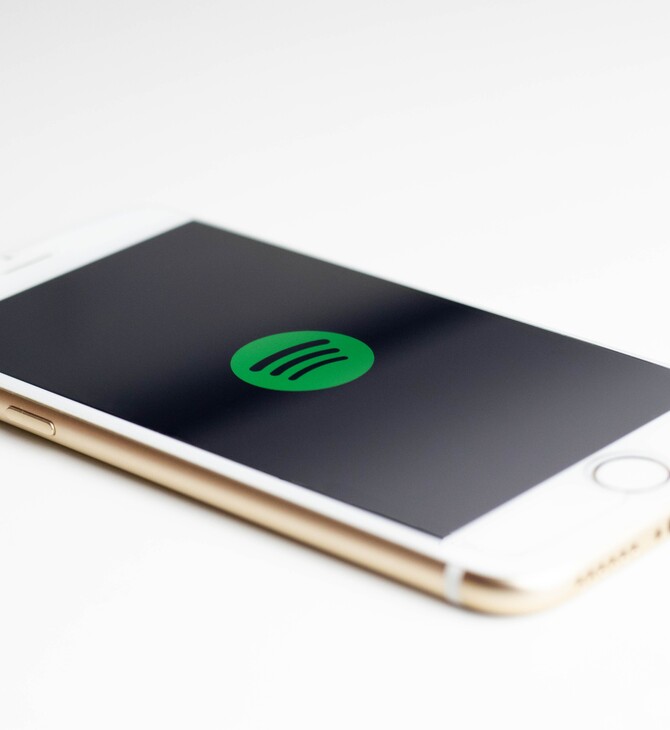 Έπεσε το Spotify-