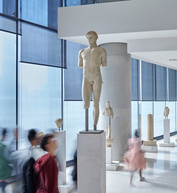 Η Αίθουσα της Αρχαϊκής Ακρόπολης © Acropolis Museum. Φωτ.: Γιώργος Βιτσαρόπουλος.