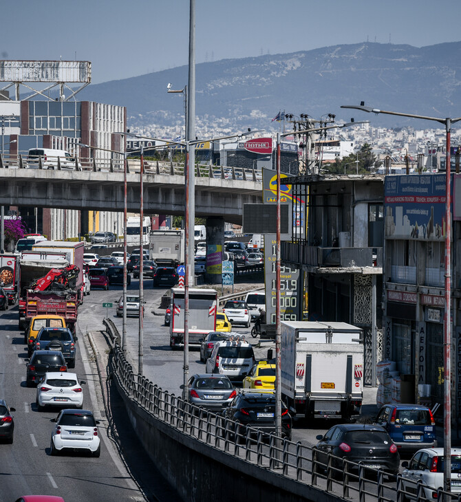 Κίνηση στους δρόμους: Τροχαίο στην περιφερειακή Υμηττού - Σημαντικές καθυστερήσεις