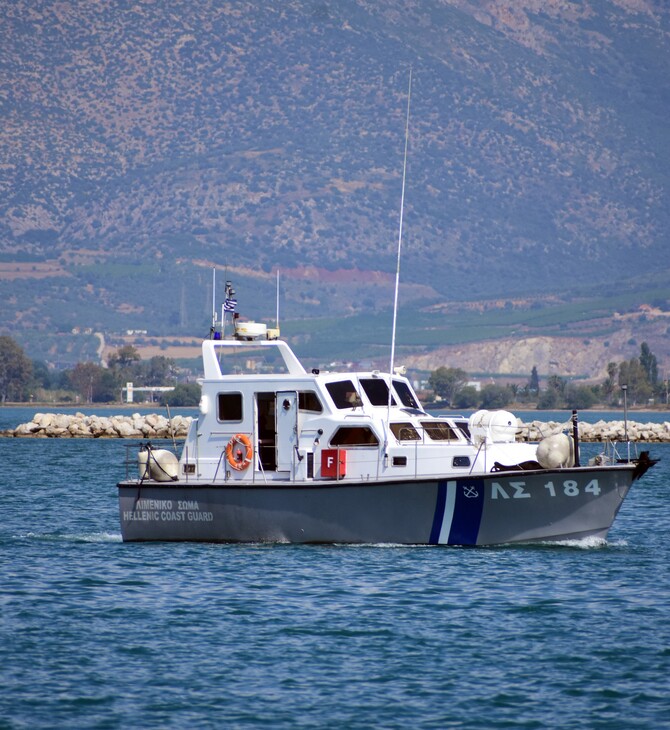 Ακυβέρνητο πλοίο με τρεις επιβαίνοντες κοντά στη Λακωνία