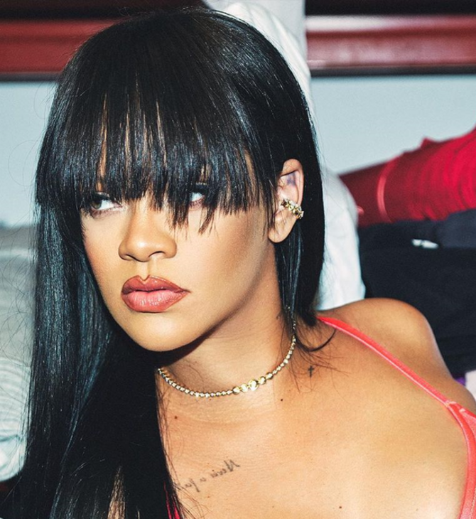 Η Rihanna ποζάρει με εσώρουχα, σε προχωρημένη εγκυμοσύνη