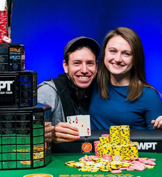 Έγραψε ιστορία στο πόκερ- Απέκλεισε 10.043 παίκτες και κέρδισε 12,1 εκατ. δολάρια