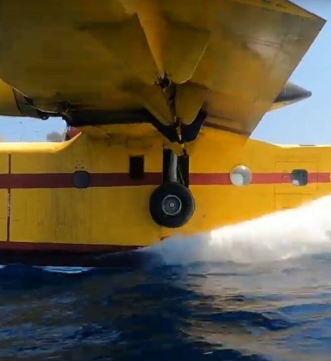 Φωτιά στα Δερβενοχώρια: Εντυπωσιακό βίντεο με Canadair να ρίχνει νερό στις φλόγες