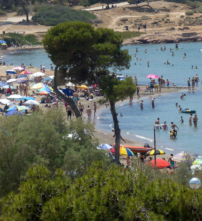 Σύλληψη 66χρονου στο Μικρό Καβούρι επειδή φωτογράφιζε 18χρονη 