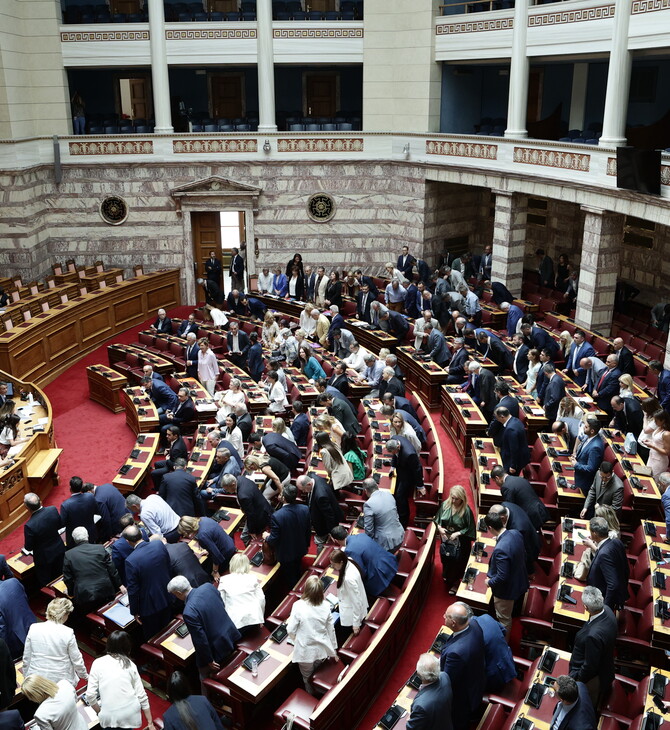 Βουλή: Με τις ψήφους της ΝΔ πέρασε το νομοσχέδιο για τα μεικτά πληρώματα ασθενοφόρων του ΕΚΑΒ