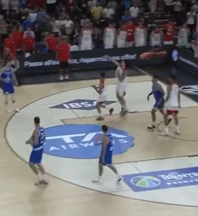 Απίθανο buzzer beater στον αγώνα μπάσκετ Ιταλίας - Τουρκίας από το ένα καλάθι στο άλλο 