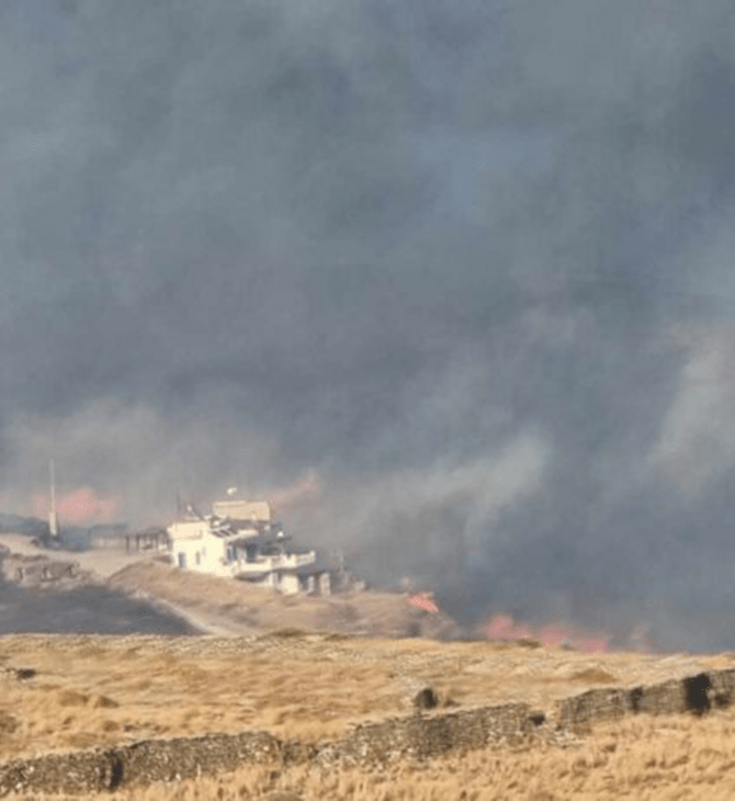 Φωτιά στην Κύθνο: Απεγκλωβισμός 20 ατόμων από παραλία