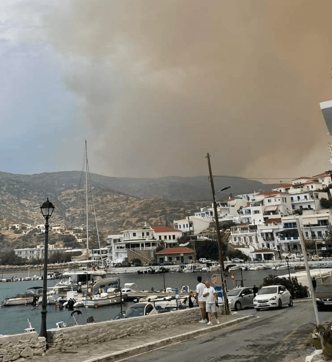 Φωτιά στην Άνδρο: Μήνυμα από το 112 για εκκένωση