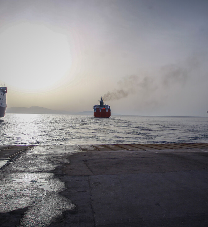 Ραφήνα: Παραλίγο να συγκρουστούν τρία πλοία - Έμπλεξαν οι άγκυρες 