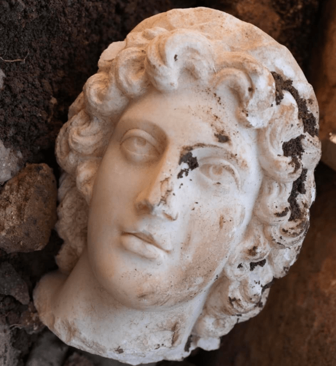 Ανακαλύφθηκε άθικτη προτομή του Μεγάλου Αλεξάνδρου