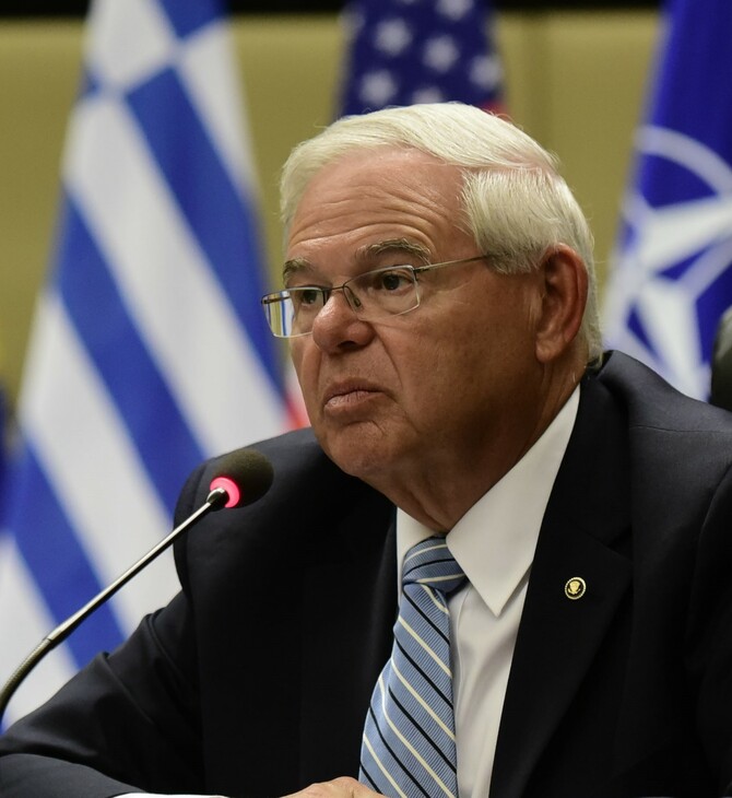 Μενέντεζ: Αποχωρεί από την προεδρία της Επιτροπής Εξωτερικών Υποθέσεων