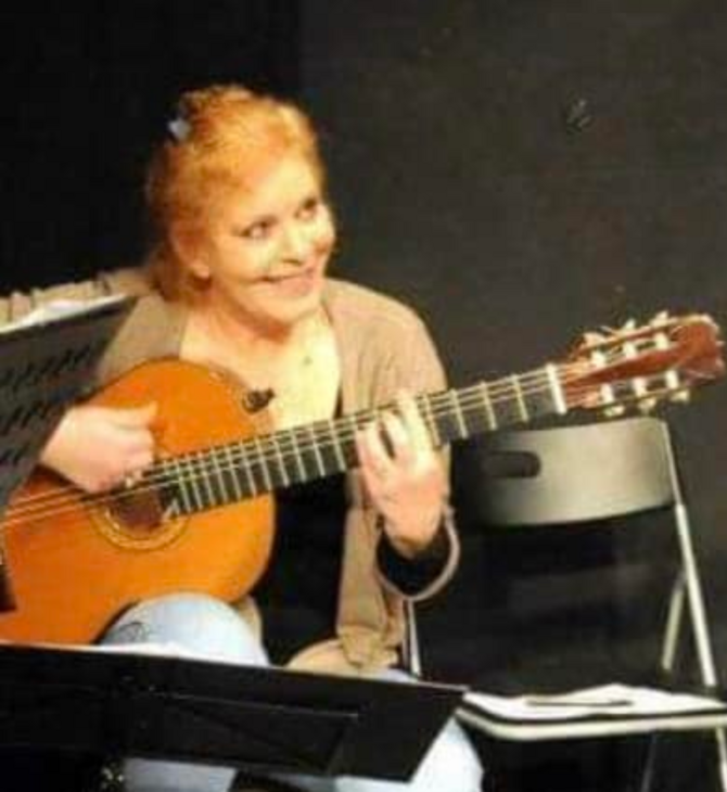 Πέθανε η Στέλλα Κυπραίου, κιθαρίστρια του Μάνου Χατζηδάκι