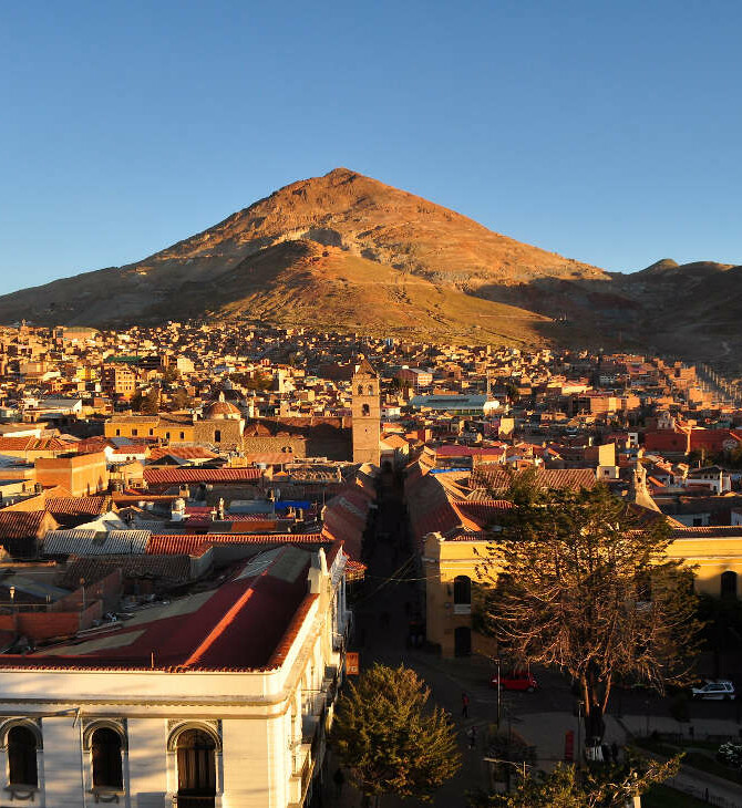 Μέσα στα καταρρέοντα ανθρακωρυχεία του Cerro Rico 