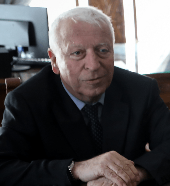 Μουτζούρης: 