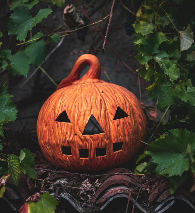 Ιερέας κατέστρεψε κολοκύθες παιδιών, επειδή το Halloween είναι «σατανική γιορτή»