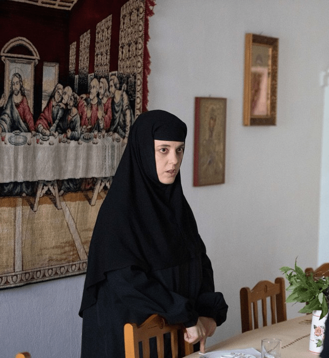 «Φόνοι στο Καμπαναριό»: Αντιδράσεις από ΝΙΚΗ και παλαιοημερολογίτες για την πρεμιέρα της σειράς