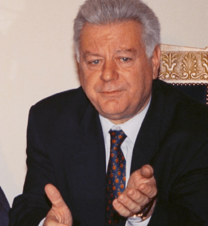 Πέθανε 