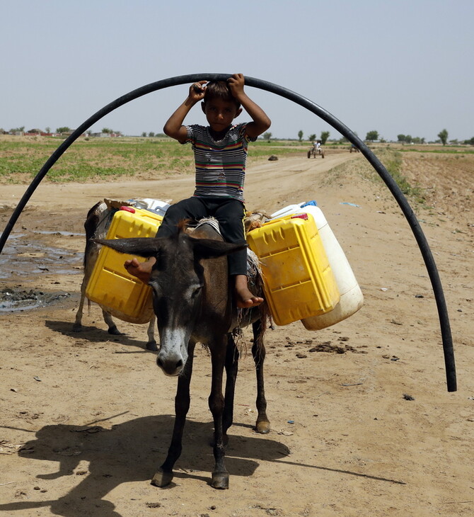 Unicef: 347 εκατ. παιδιά στη νότια Ασία πλήττονται από την έλλειψη νερού