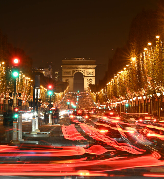 Ήρθαν τα Χριστούγεννα στο Παρίσι - Φωταγωγήθηκαν τα Ηλύσια Πεδία