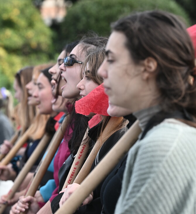 Μεγάλη πορεία στο κέντρο της Αθήνας για την Παγκόσμια Ημέρα για την εξάλειψη της βίας κατά των γυναικών