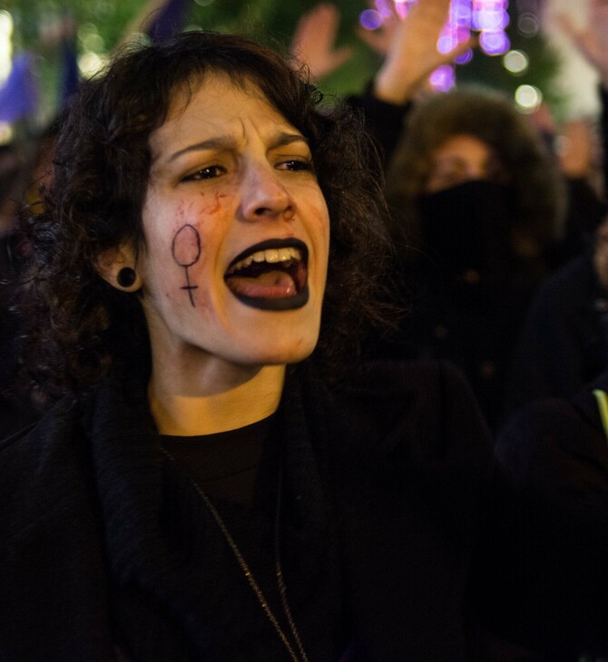 Μπαμπά, τι είναι γυναικοκτονία;