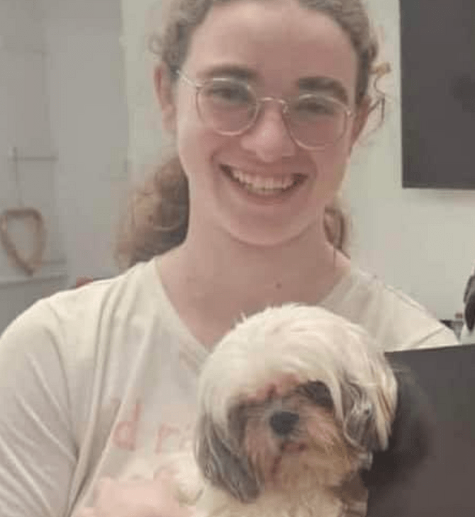 Η 17χρονη Ισραηλινή όμηρος που ελευθερώθηκε κρατώντας αγκαλιά το σκύλο της μιλάει για τις στιγμές που έζησε 