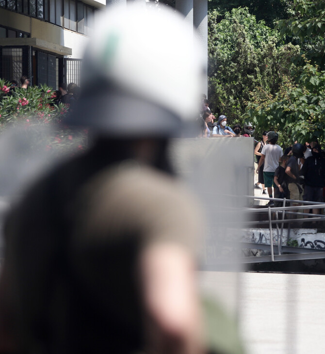 Θεσσαλονίκη: Διμοιρία των ΜΑΤ δέχτηκε επίθεση με βόμβες μολότοφ στο ΑΠΘ