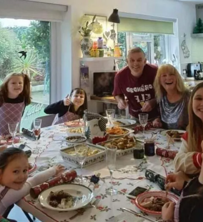 Η γιαγιά που χρεώνει την οικογένειά της για το χριστουγεννιάτικο δείπνο φέτος αύξησε τις τιμές