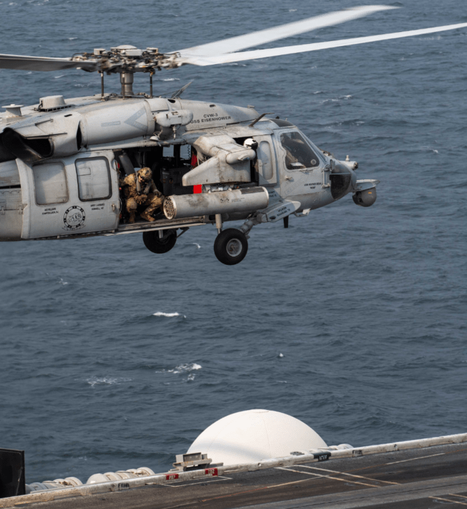Ερυθρά Θάλασσα: Αμερικανικά ελικόπτερα βύθισαν 3 σκάφη των ανταρτών Χούτι