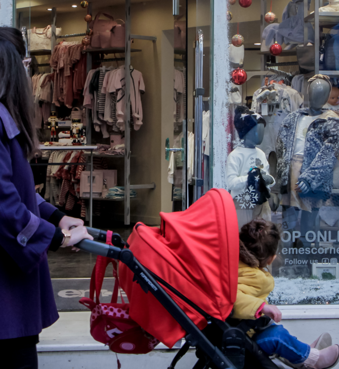 Εορταστικό ωράριο: Ανοιχτά καταστήματα και σούπερ μάρκετ σήμερα - Πότε κλείνουν ξανά