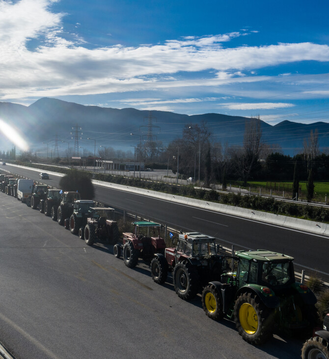 Αγρότες έκλεισαν την εθνική οδό Αθηνών – Λαμίας 