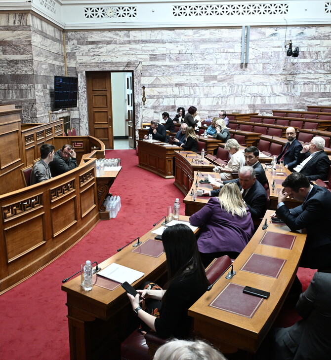 Γάμος ομόφυλων ζευγαριών: Δεύτερη ημέρα διαβουλεύσεων στη Βουλή για το νομοσχέδιο