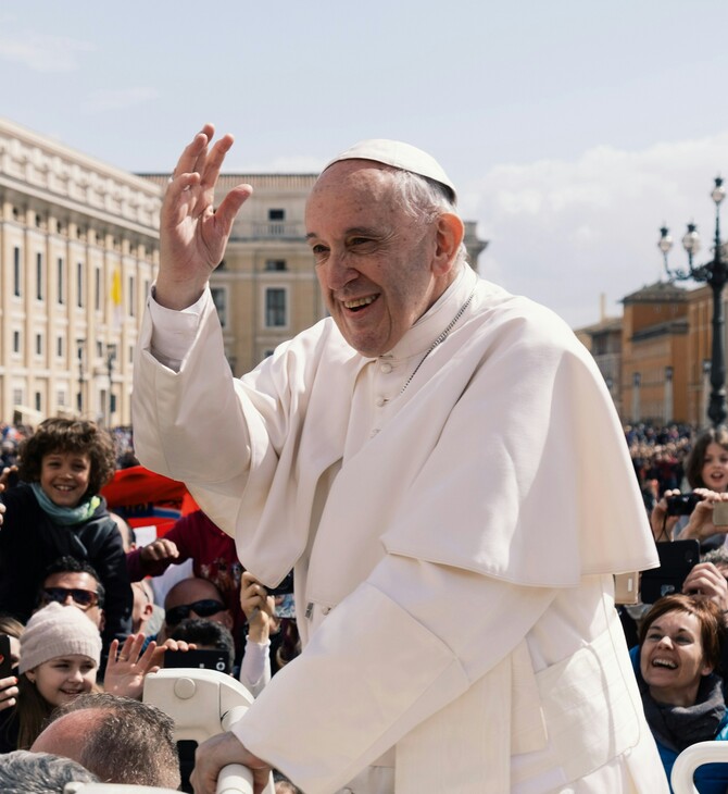 Πάπας Φραγκίσκος: «Αντιδρούν αν ευλογήσω έναν ομοφυλόφιλο, είναι υποκρισία»