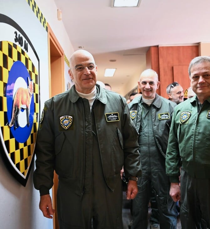Ο Δένδιας πετά με F-16 στο Αιγαίο μαζί με τους αρχηγούς ΓΕΑ και ΓΕΕΘΑ