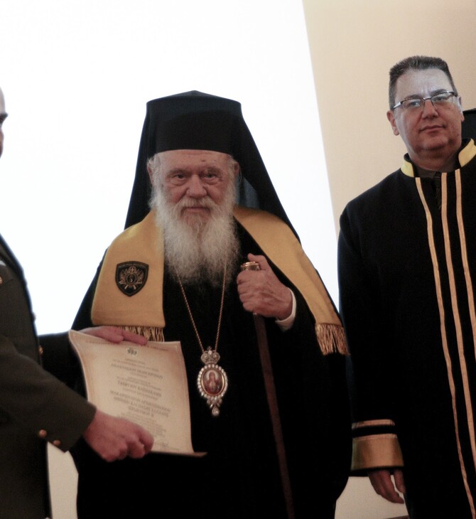 Ο αρχιεπίσκοπος Ιερώνυμος επίτιμος διδάκτωρ της Σχολής Ευελπίδων