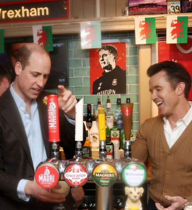 Ο πρίγκιπας Ουίλιαμ «τα πίνει» με τον ιδιοκτήτη της «Ρέξαμ», χολιγουντιανό ηθοποιό Ρομπ Μακέλενι