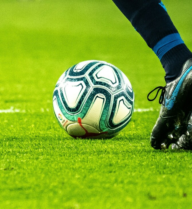 Κατέρρευσε 16χρονος ποδοσφαιριστής μέσα σε γήπεδο στη Λάρισα