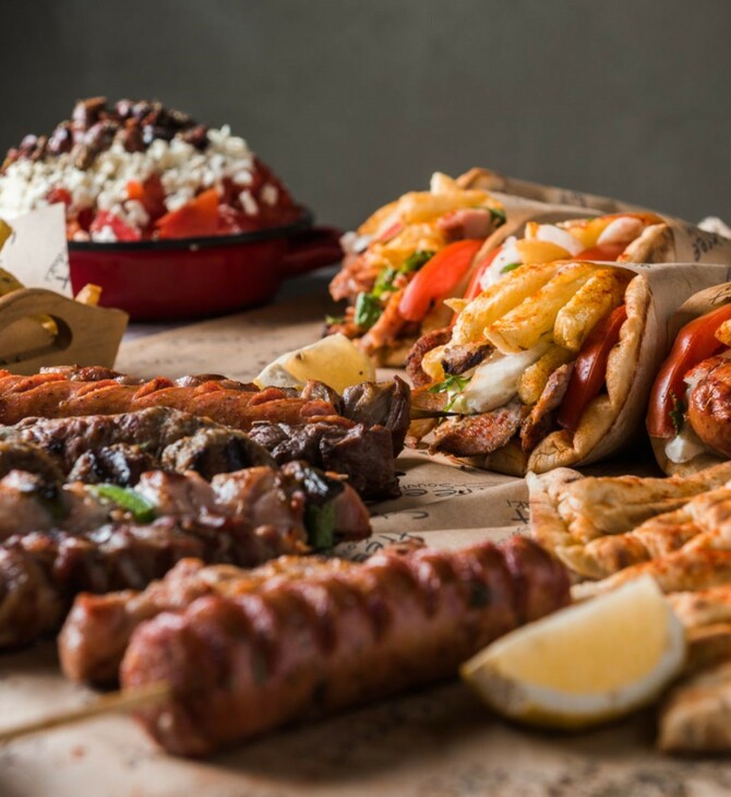 Το Street Souvlaki Κολοκοτρώνη 30 προσφέρει ξεχωριστή γευστική εμπειρία για την Τσικνοπέμπτη