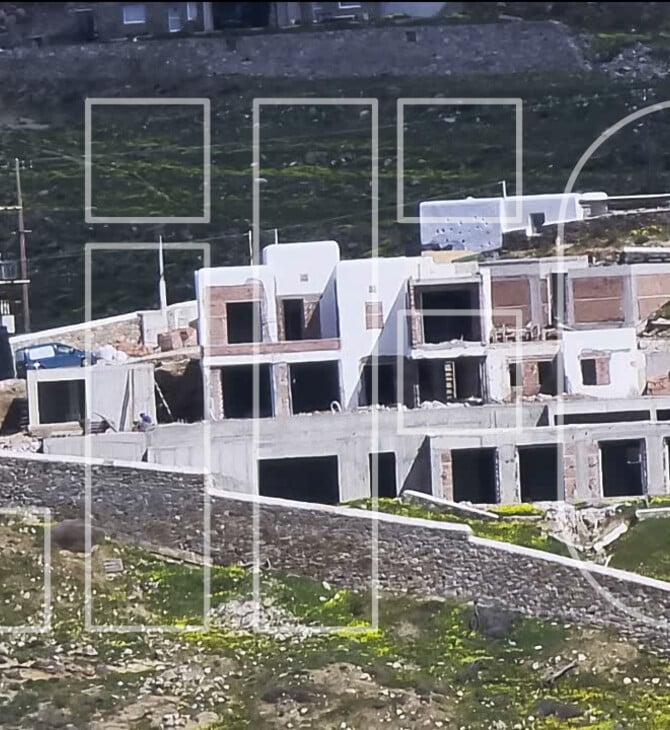 Μύκονος: Ο Λάκης Γαβαλάς καταγγέλλει τον νέο ιδιοκτήτη της βίλας του για οικοδομικές αυθαιρεσίες