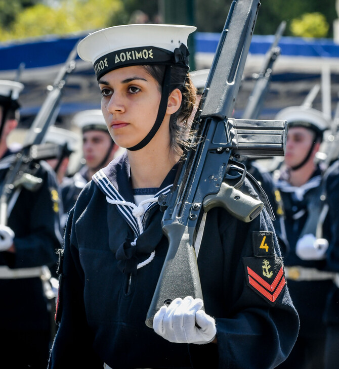 Ξεκινά η εθελοντική στράτευση των γυναικών - Τι είπε ο Δένδιας