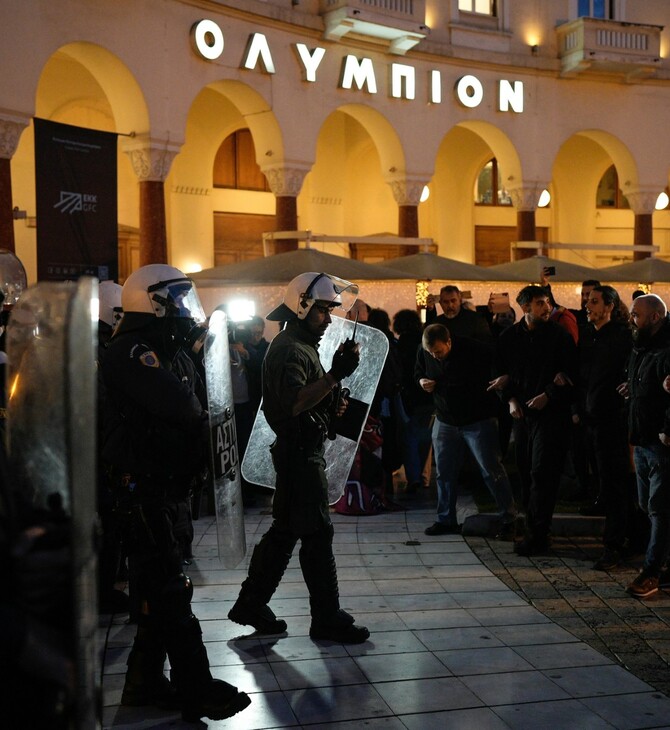 Θεσσαλονίκη: Επεισόδια έξω από το Ολύμπιον πριν την προβολή του «Αδέσποτα Κορμιά»