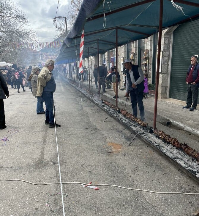 Στην Αμφίκλεια έφτιαξαν και φέτος το κοντοσούβλι - γίγας των 130 μέτρων!