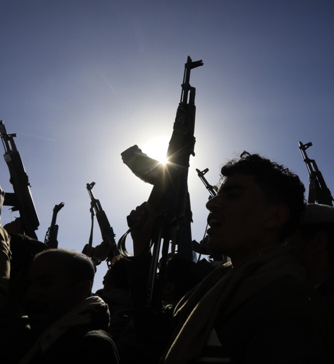 Οι Χούτι λένε ότι χτύπησαν πολεμικό πλοίο των ΗΠΑ