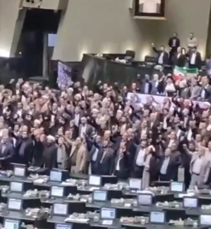 Πανηγυρισμοί στο κοινοβούλιο του Ιράν μετά την επίθεση στο Ισραήλ