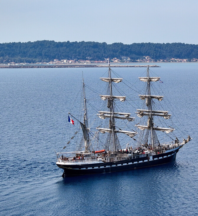 Στον Πειραιά το γαλλικό ιστιοφόρο «Belem» – Θα μεταφέρει την Ολυμπιακή Φλόγα στη Μασσαλία